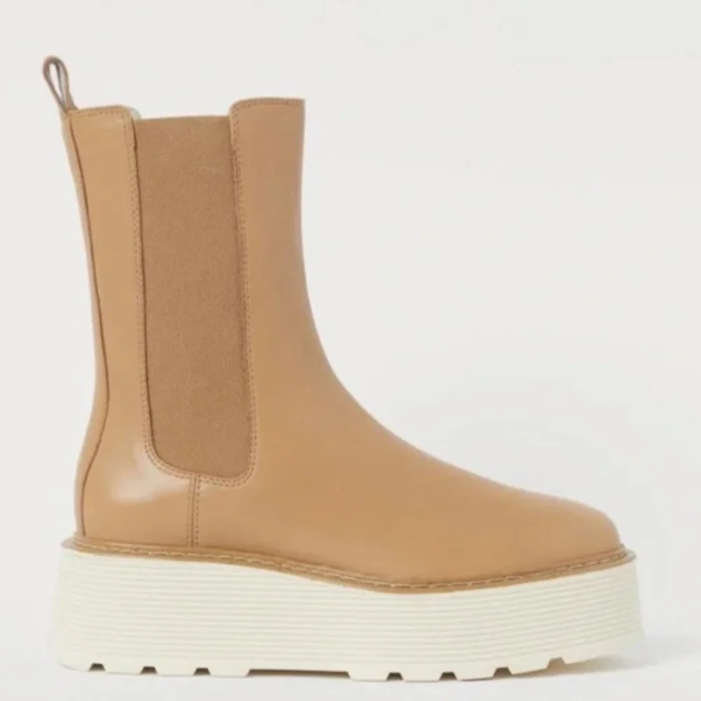 Chelsea Boot - Picture 3 of 15